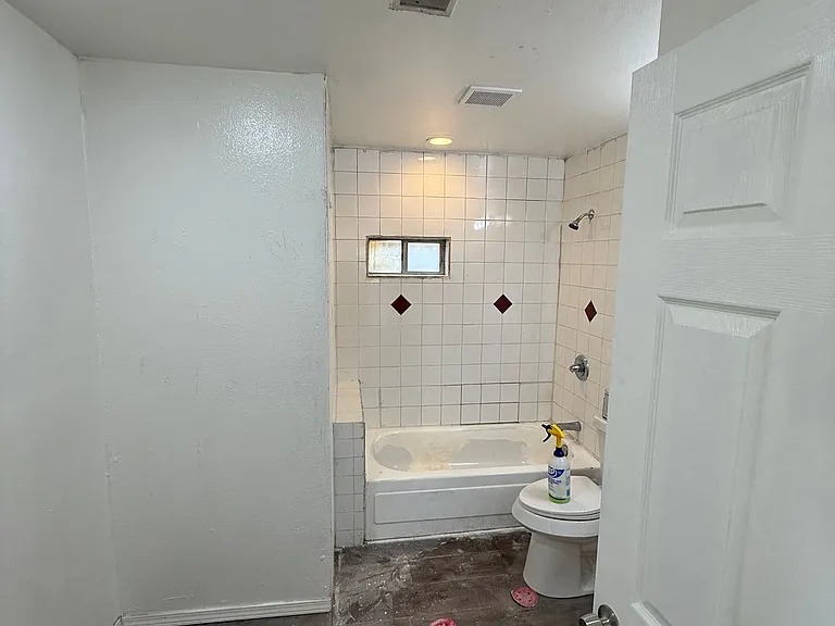 3202 Baylor St — Photo 4