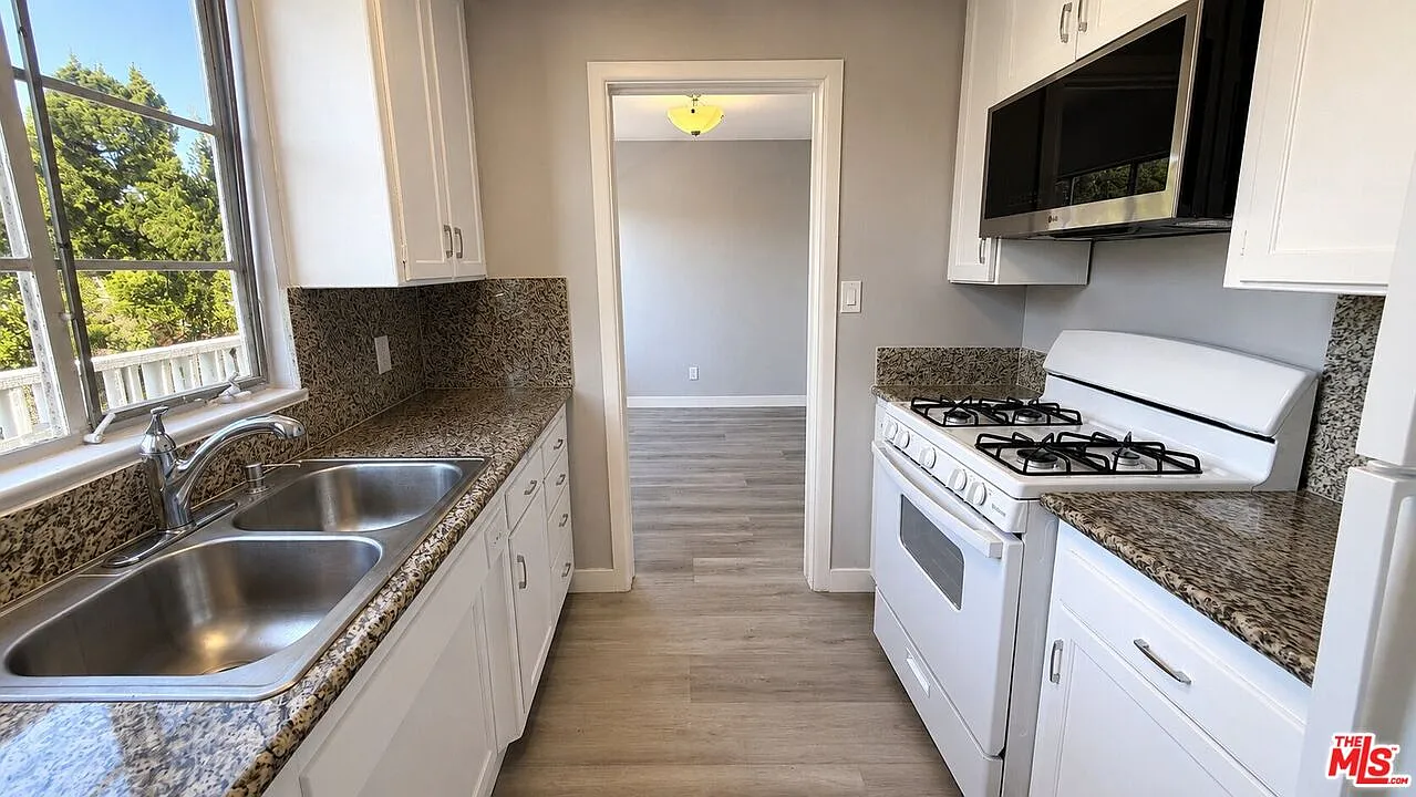 1 bed, 1.0 bath, 720 sqft, $2,100 — Photo 3