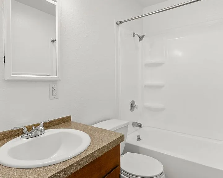 Park Ridge Apartments — Photo 44