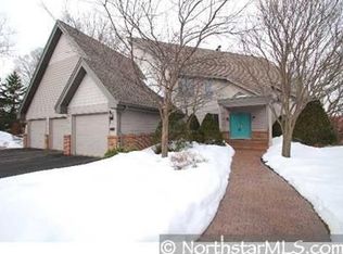 1109 Hazelcrest Dr, Hudson, WI 54016