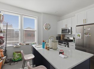 2350 W Charleston St APT 2R, Chicago, IL 60647