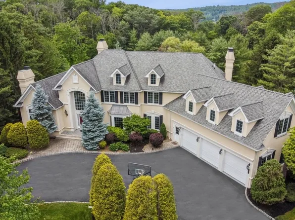 105 Acorn Dr, Watchung Boro, NJ 07069
