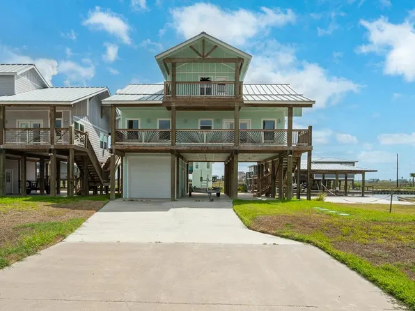 125 Belaire Dr, Rockport, TX 78382