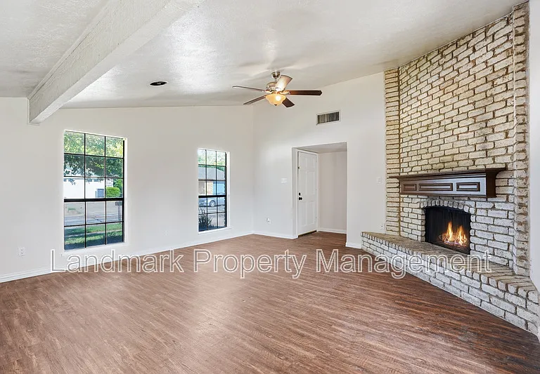 2711 Treeview Dr — Photo 10