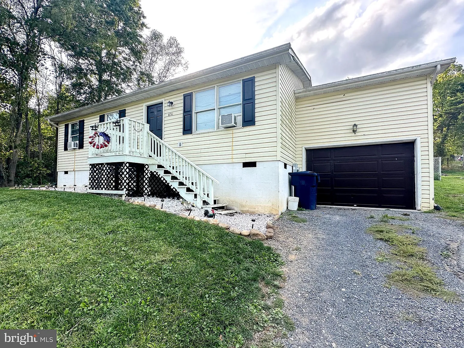 651 W Sioux Ln photo 1