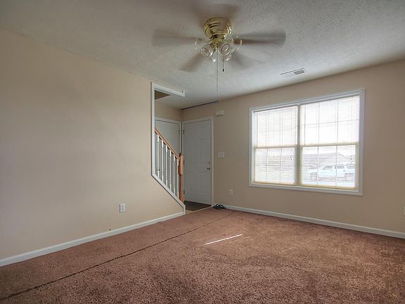 3rd image of 104 Elkchester 106 Cir