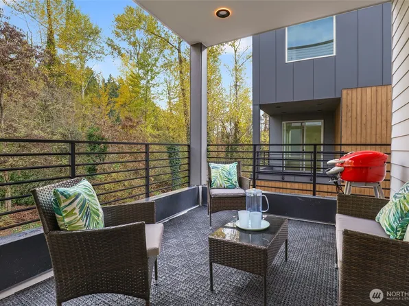 10622 E Riverside Drive, Bothell, WA 98011