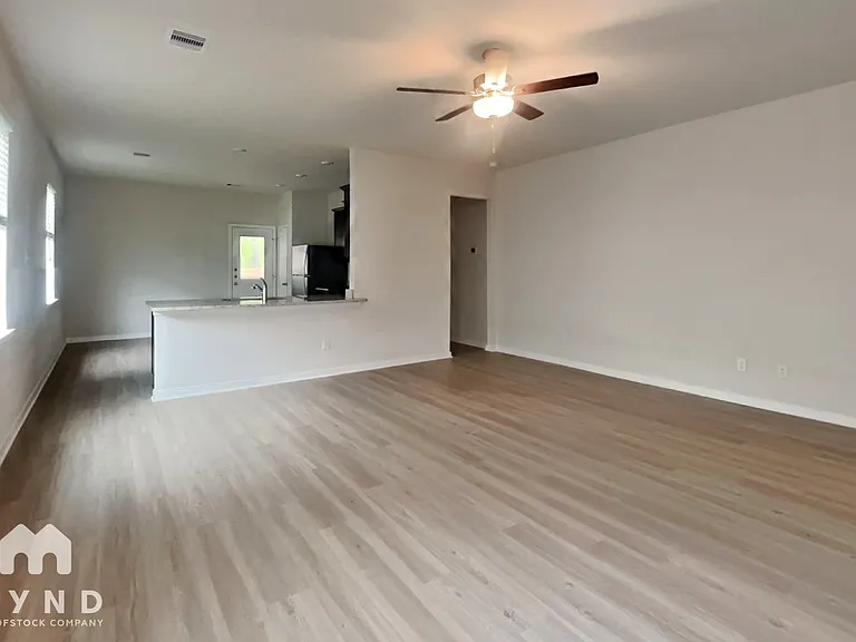 15431 Maple Terrace Dr — Photo 2