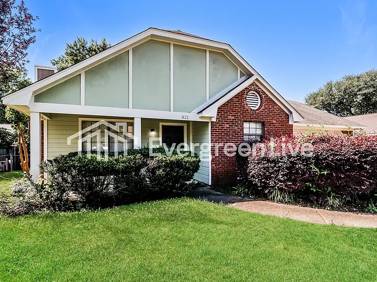 821 Willoway Cv E — Photo 2