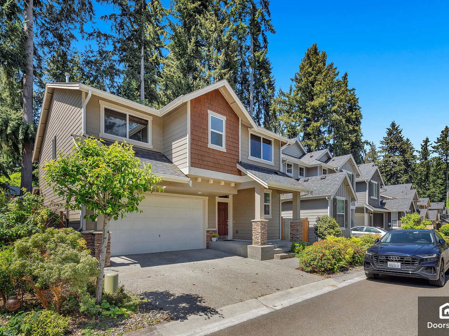 4 bed, 3.0 bath, 1970 sqft, $4,200 — Photo 2
