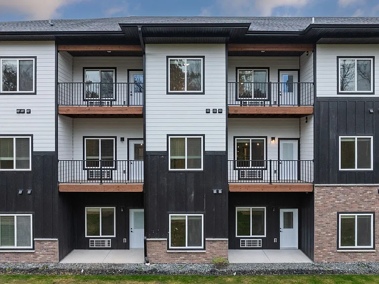 Northern Lights Apartments — Photo 12