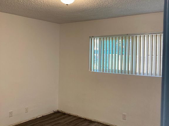 4th image of 24451 Park St