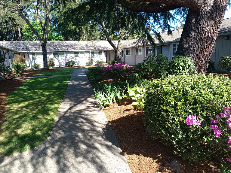 128 SE 162nd Ave #16 — Photo 8