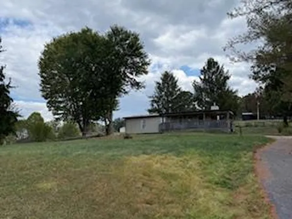3240 Gallipolis Rd, Oak Hill, OH 45656