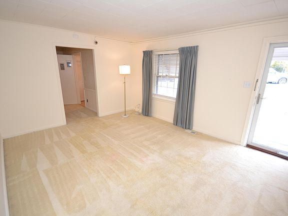 5th image of 306 Plainview Ave