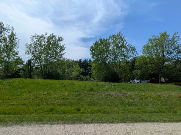 8770 Belfield Rd, Crystal Lake, IL 60014