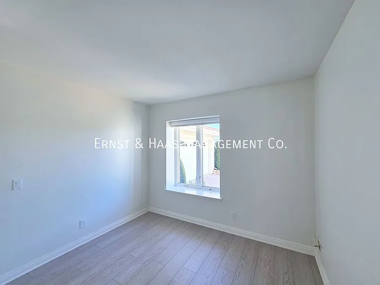10835 Slater Ave — Photo 23