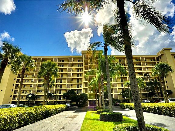 3rd image of 3200 N Palm Aire Drive #402