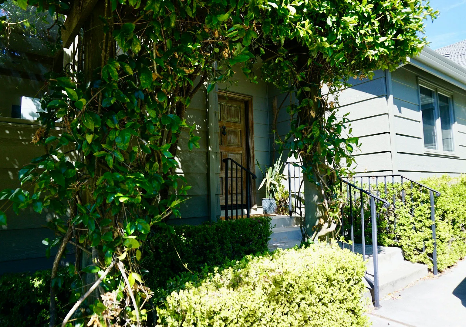 3 bed, 2.5 bath, 2389 sqft, $5,400 — Photo 3