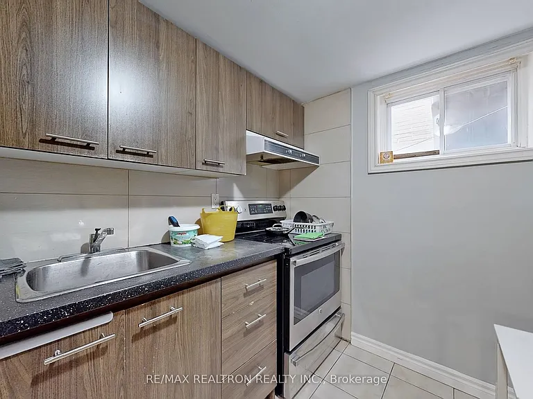 55 Danby Ave #BASEMENT — Photo 6
