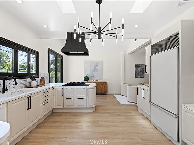 6016 N Woodlake Ave — Photo 11