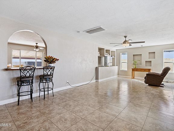 3rd image of 3037 W DAHLIA Drive