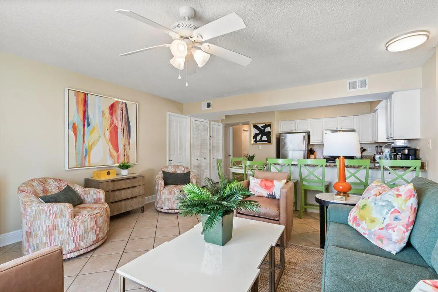 3 bed, 2.0 bath, 1076 sqft, $4,256 — Photo 2