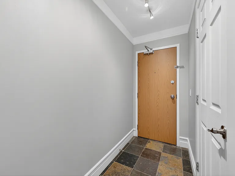 644 Meredith Rd NE #203 — Photo 3