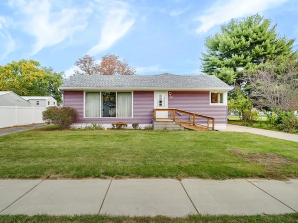 560 E 3rd St, Coal City, IL 60416