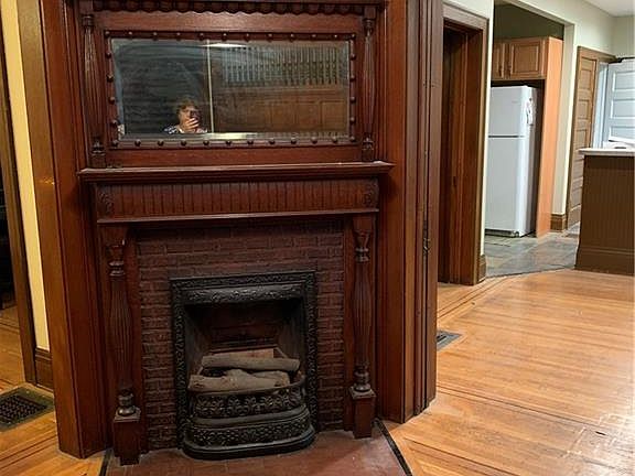 5th image of 1450 W 107th St