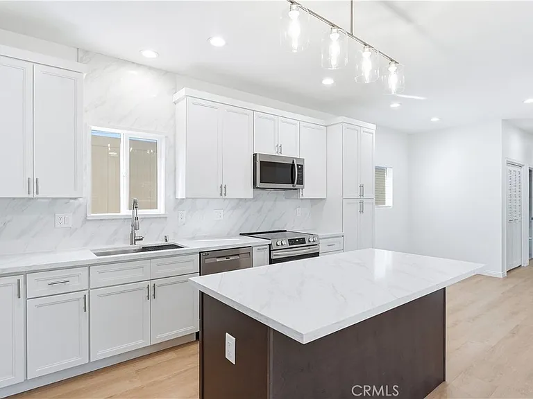 21005 Longworth Ave — Photo 6