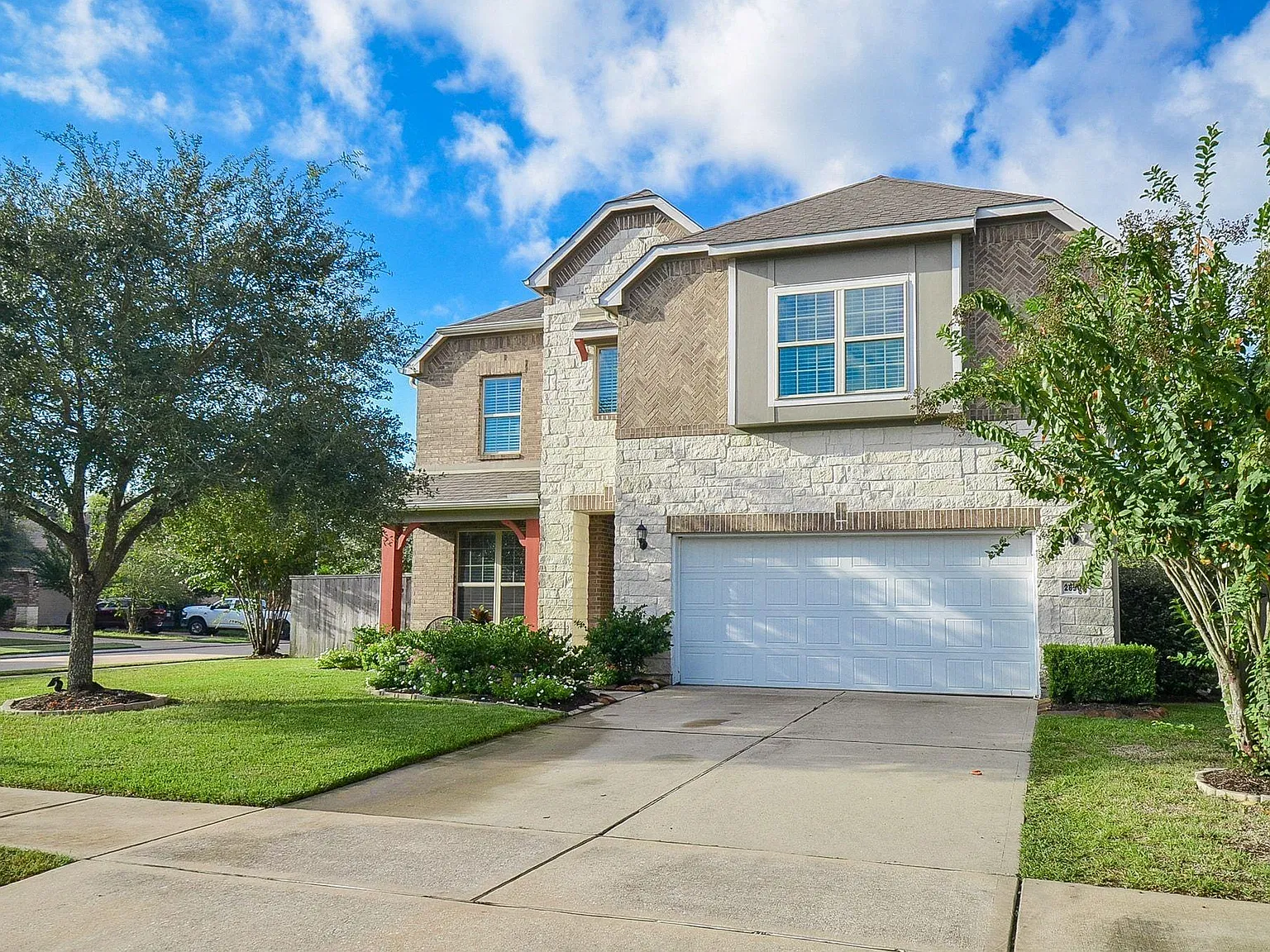 5 bed, 3.5 bath, 2775 sqft, $3,100 — Photo 2
