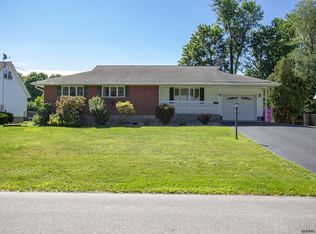 38 Crestwood Dr, Schenectady, NY 12306