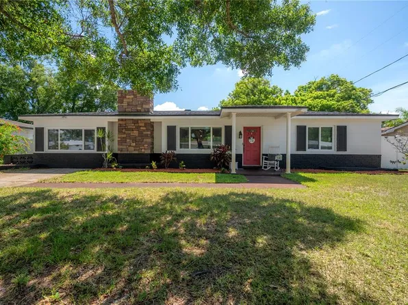 4723 Lake Charles Dr N, Kenneth City, FL 33709