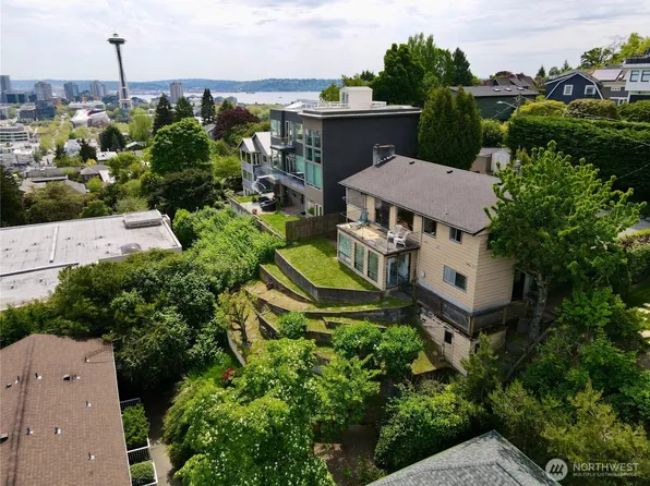 438 Comstock Place, Seattle, WA 98109