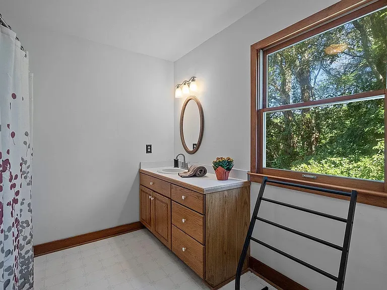 1210 Holly Creek Ln — Photo 12
