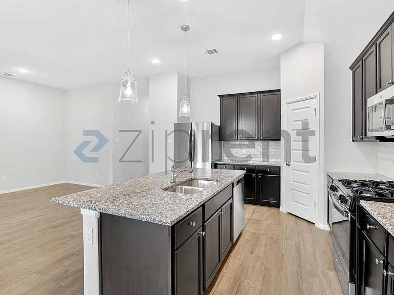 2608 Rambling Rd — Photo 8