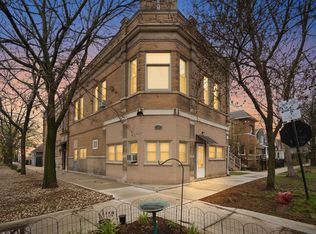 2900 N Richmond St #2F, Chicago, IL 60618