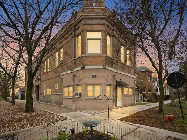 2900 N Richmond St #2F, Chicago, IL 60618