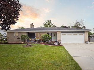 1498 Avondale Dr, Green Bay, WI 54313