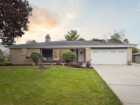 1498 Avondale Dr, Green Bay, WI 54313