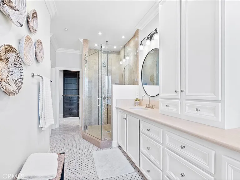 71 Vantis Dr — Photo 22