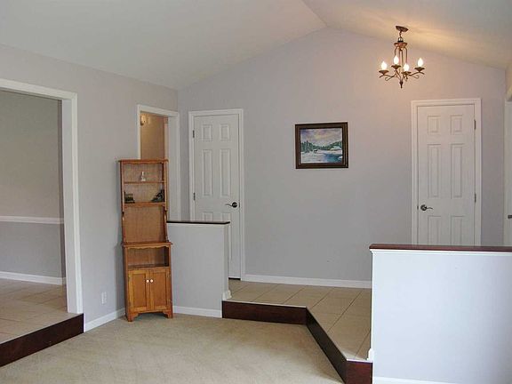 3rd image of 10677 Williamsburg Dr