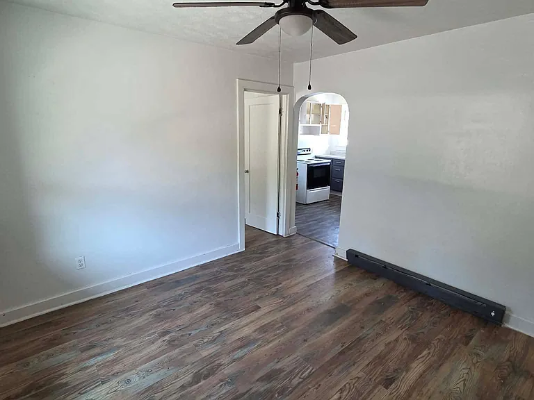402 Walnut St — Photo 2