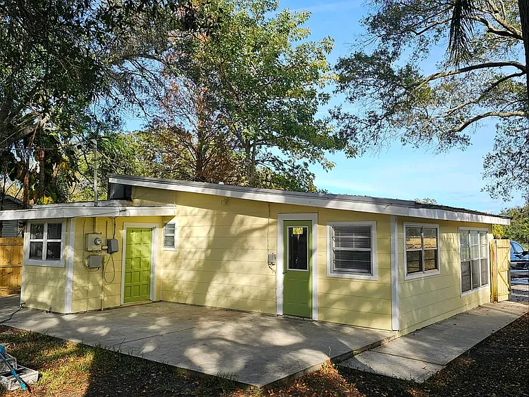 2922 Shore Dr — Photo 2