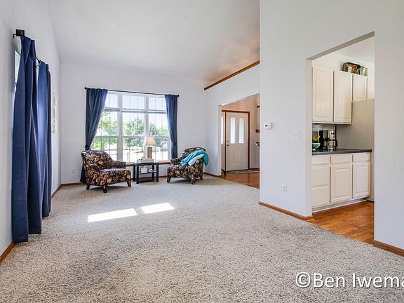 4th image of 10935 Thornberry Way
