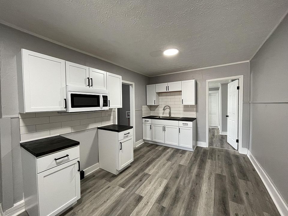 1st image of 2910 N Kenwood Ave #2910