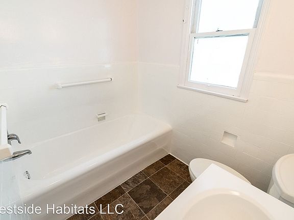 5th image of 147 N Hamilton Dr #10401173