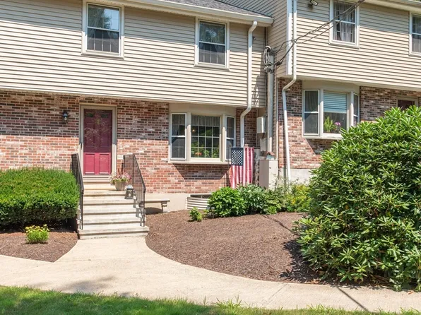 12 Meadowbrook Ln Unit 12, South Easton, MA 02375