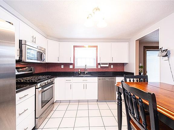 3rd image of 2059 Southwell Dr